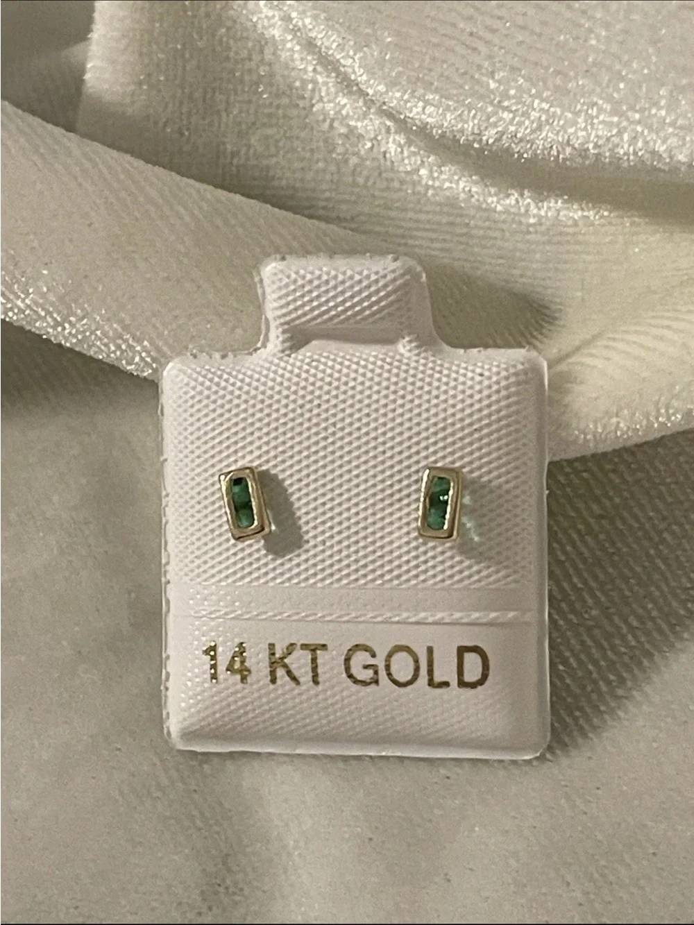 14K Gold Emerald Green Rectangular Stud Earrings - Classic Women's Jewelry